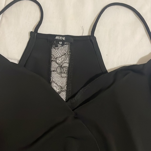 Waist length top with lace details - Picture 3 of 3